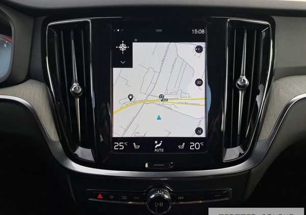 Volvo V60 Cross Country cena 178000 przebieg: 63043, rok produkcji 2021 z Legionowo małe 379